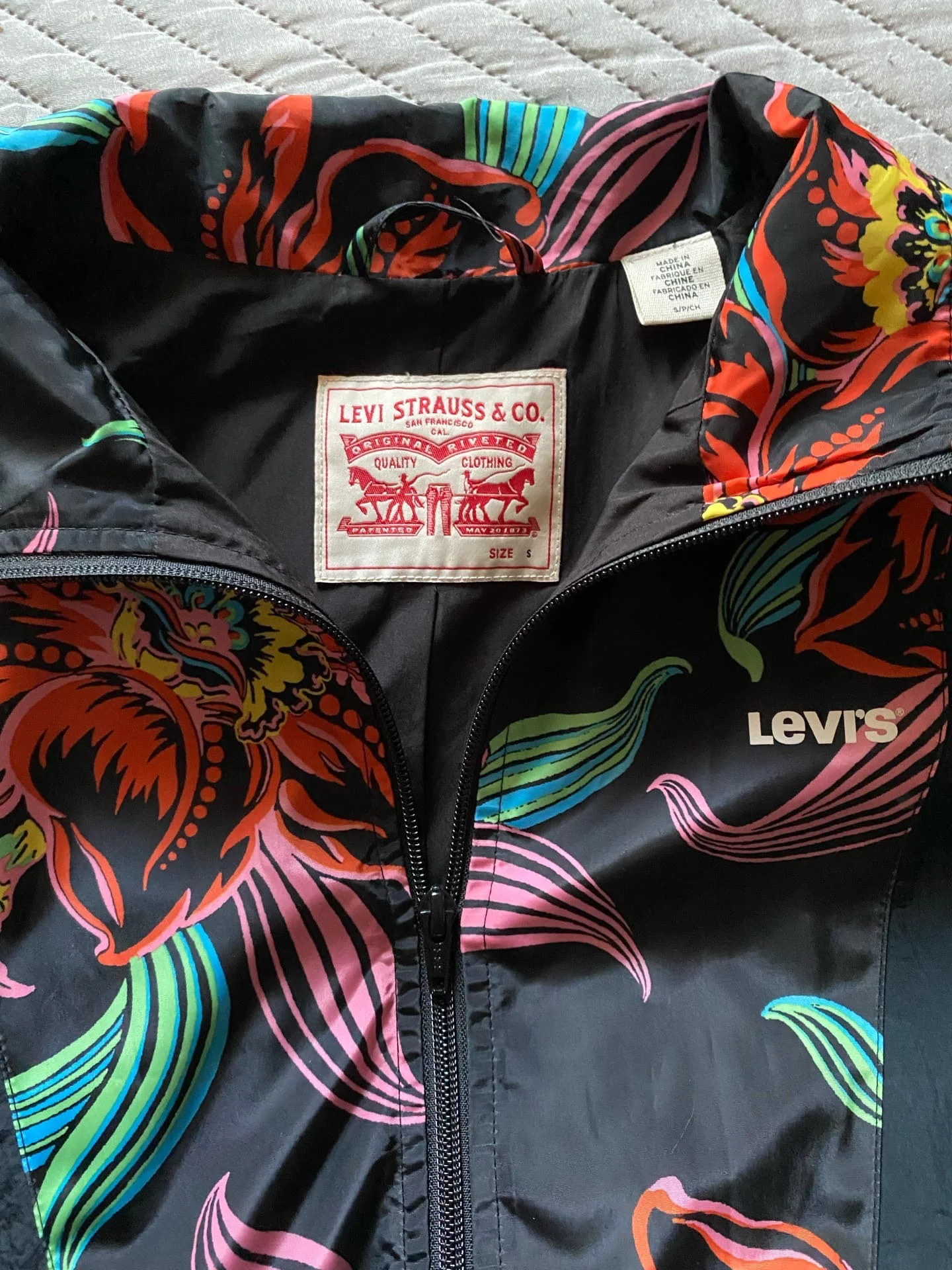 Ветровка Levi's новая размер S-M - миниатюра 3