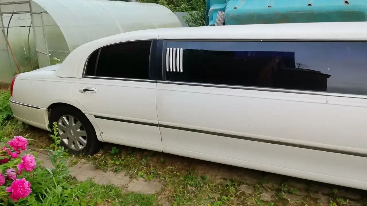 LINCOLN TOWN CAR - миниатюра 2