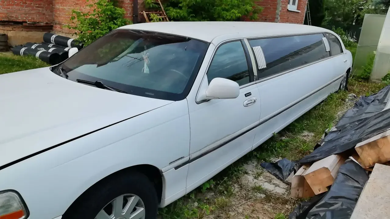 LINCOLN TOWN CAR - миниатюра 4