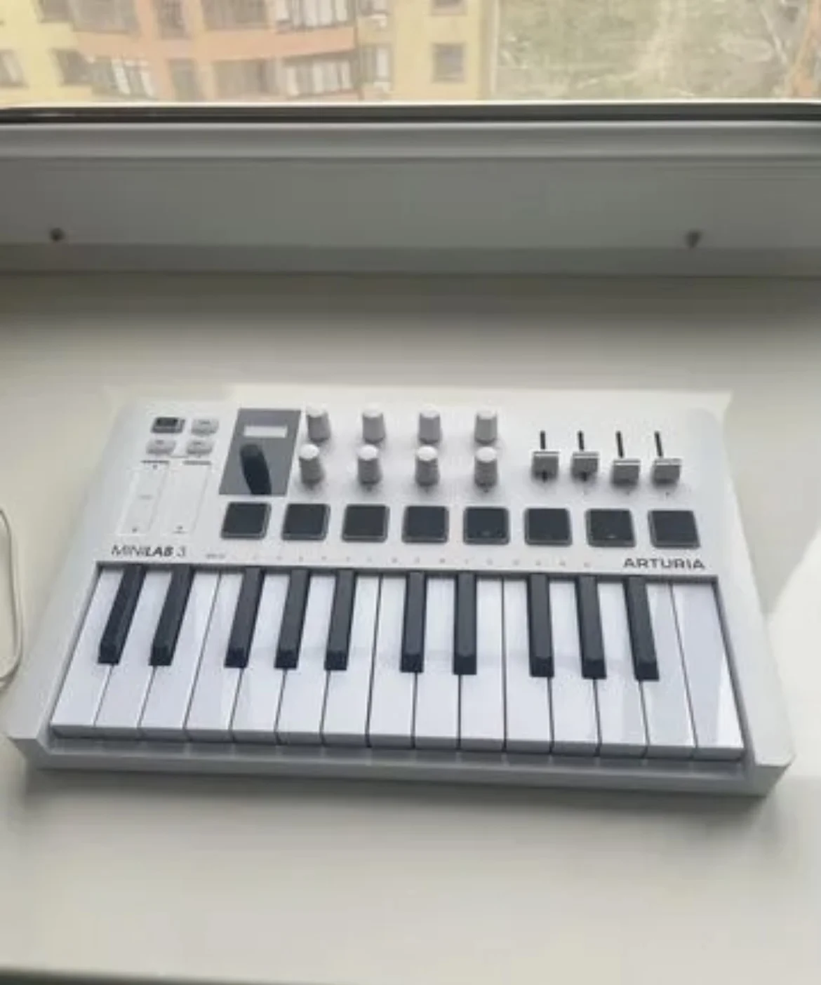 Midi клавиатура Arturia minilab 3 - миниатюра 2
