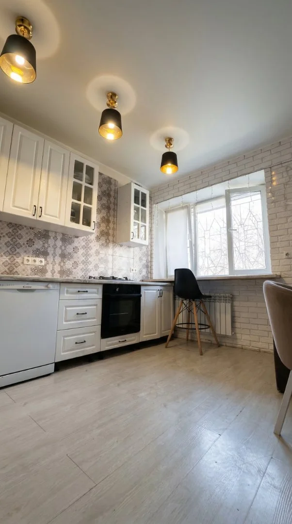 3-к. квартира, 60 м², 1/5 эт. - изображение 1