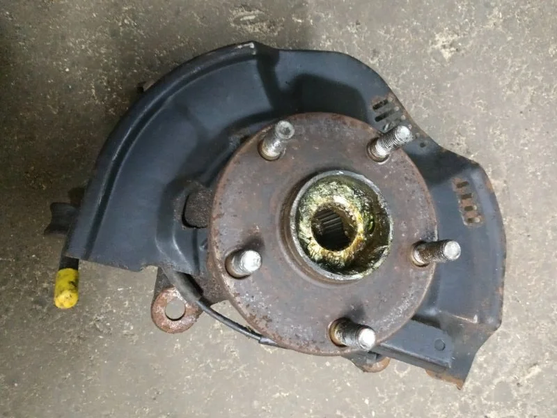 Поворотный кулак правый Toyota Auris E150 2007 - миниатюра 2