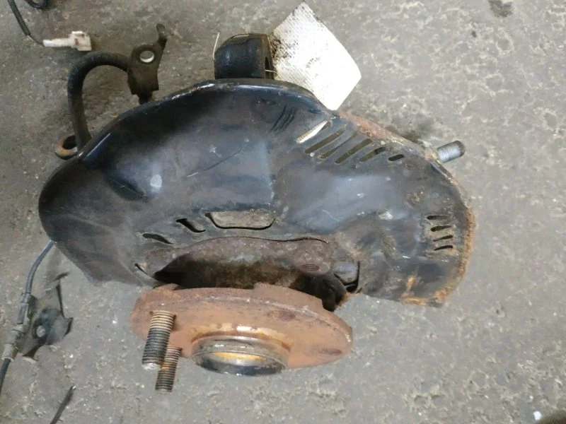 Поворотный кулак левый Toyota Auris 2007 - миниатюра 2