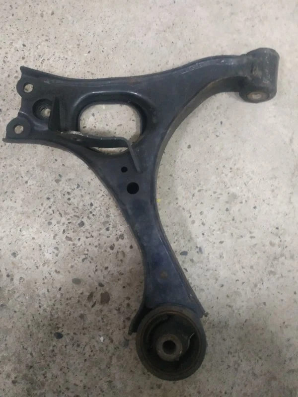 Рычаг подвески передний левый Honda Civic 4D FD - миниатюра 2