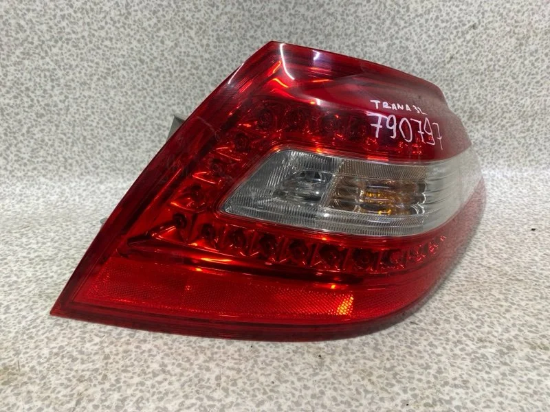 Фонарь правый Nissan Teana J32 2008