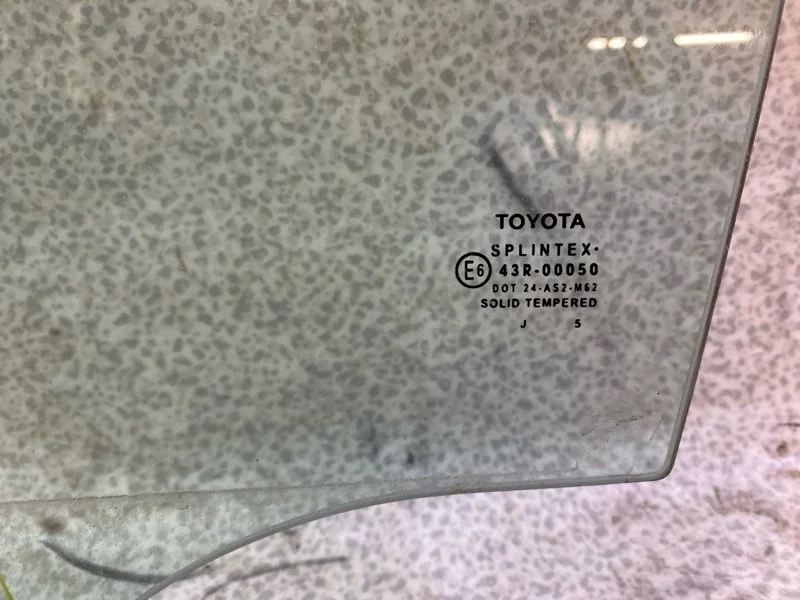 Стекло переднее левое Toyota Avensis T250 2007 - миниатюра 2