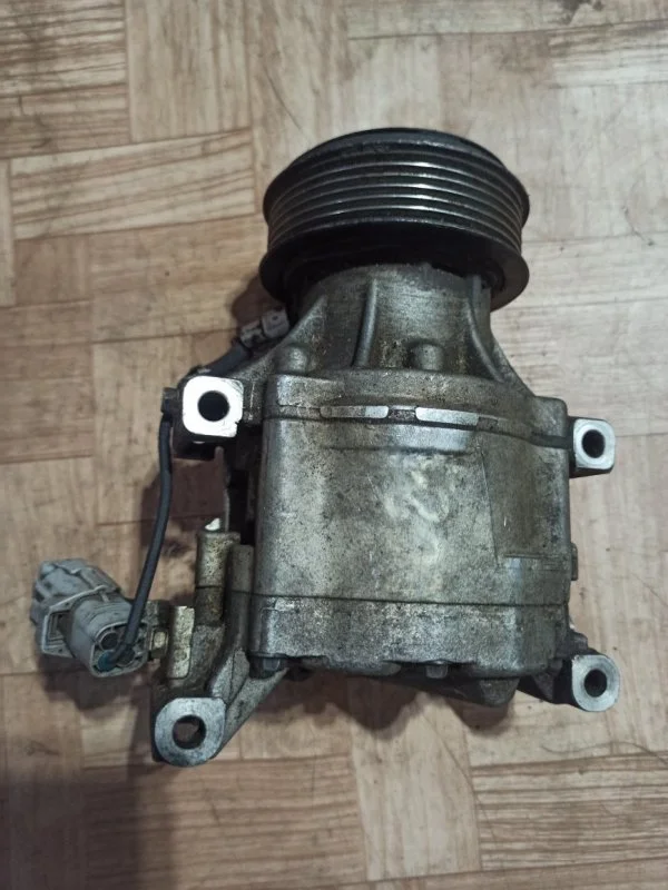 Компрессор кондиционера Toyota Corolla E120 2003 - миниатюра 3