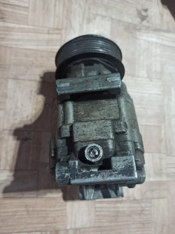 Компрессор кондиционера Toyota Corolla E120 2003 - миниатюра 4