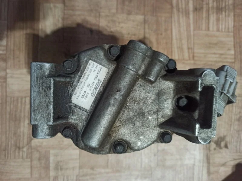 Компрессор кондиционера Toyota Corolla E120 2003 - миниатюра 6