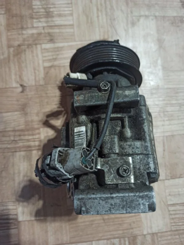 Компрессор кондиционера Toyota Corolla E120 2003 - миниатюра 2