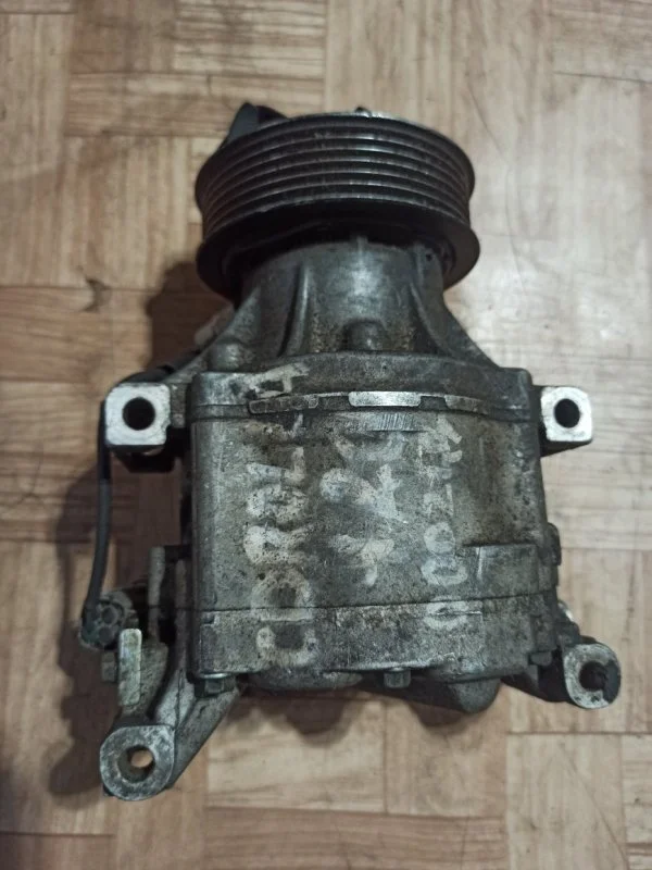Компрессор кондиционера Toyota Corolla E120 2003 - миниатюра 3