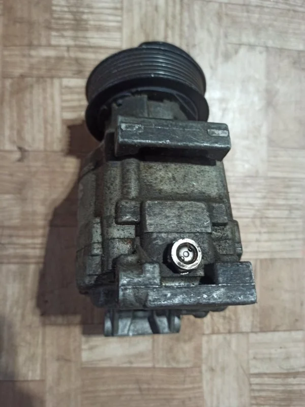 Компрессор кондиционера Toyota Corolla E120 2003 - миниатюра 4