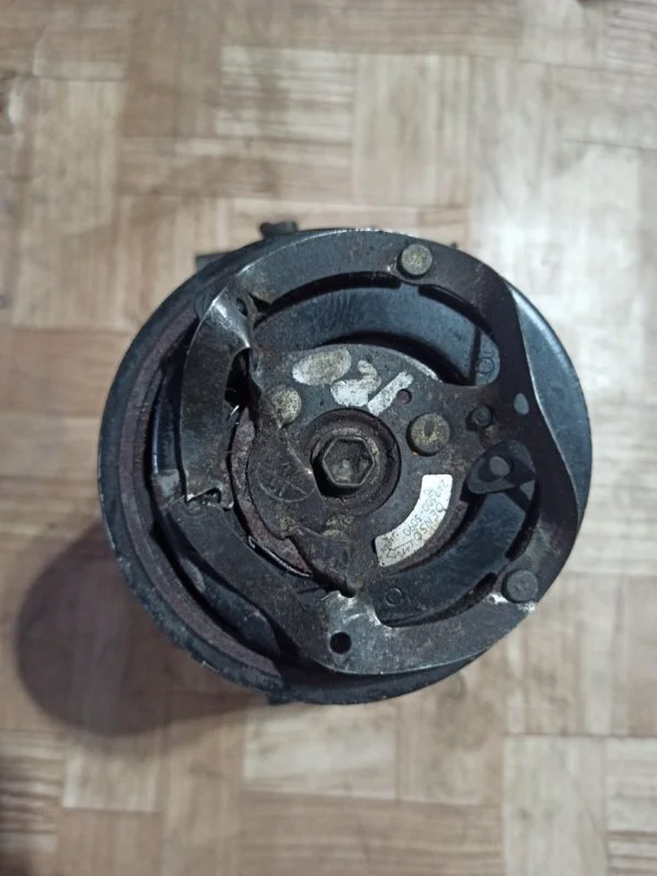 Компрессор кондиционера Toyota Corolla E120 2003 - миниатюра 5