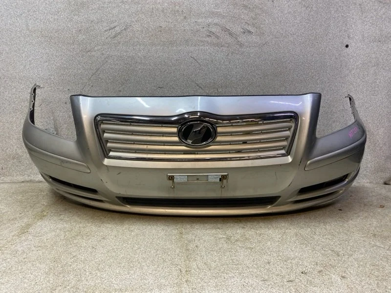 Бампер передний Toyota Avensis T250 2005