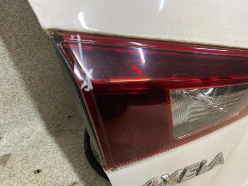 Крышка багажника Mazda 3 BM - миниатюра 4