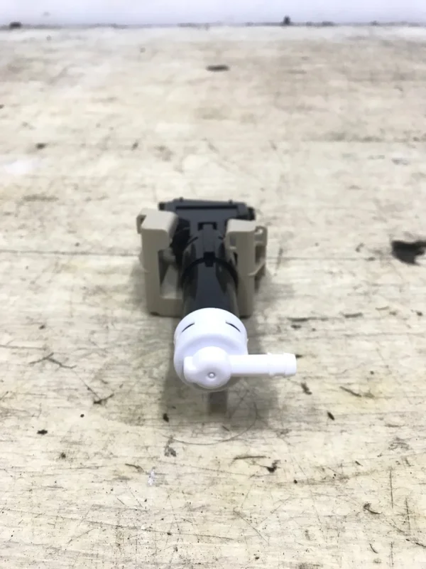 Форсунка омывателя фар правая Mazda 6 GH 2011 - миниатюра 4