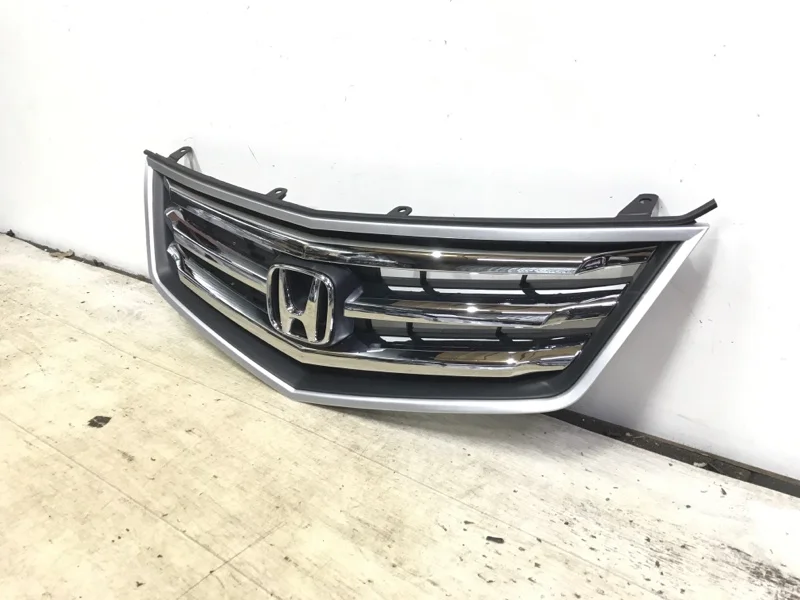 Решетка радиатора Honda Accord 8 - миниатюра 2