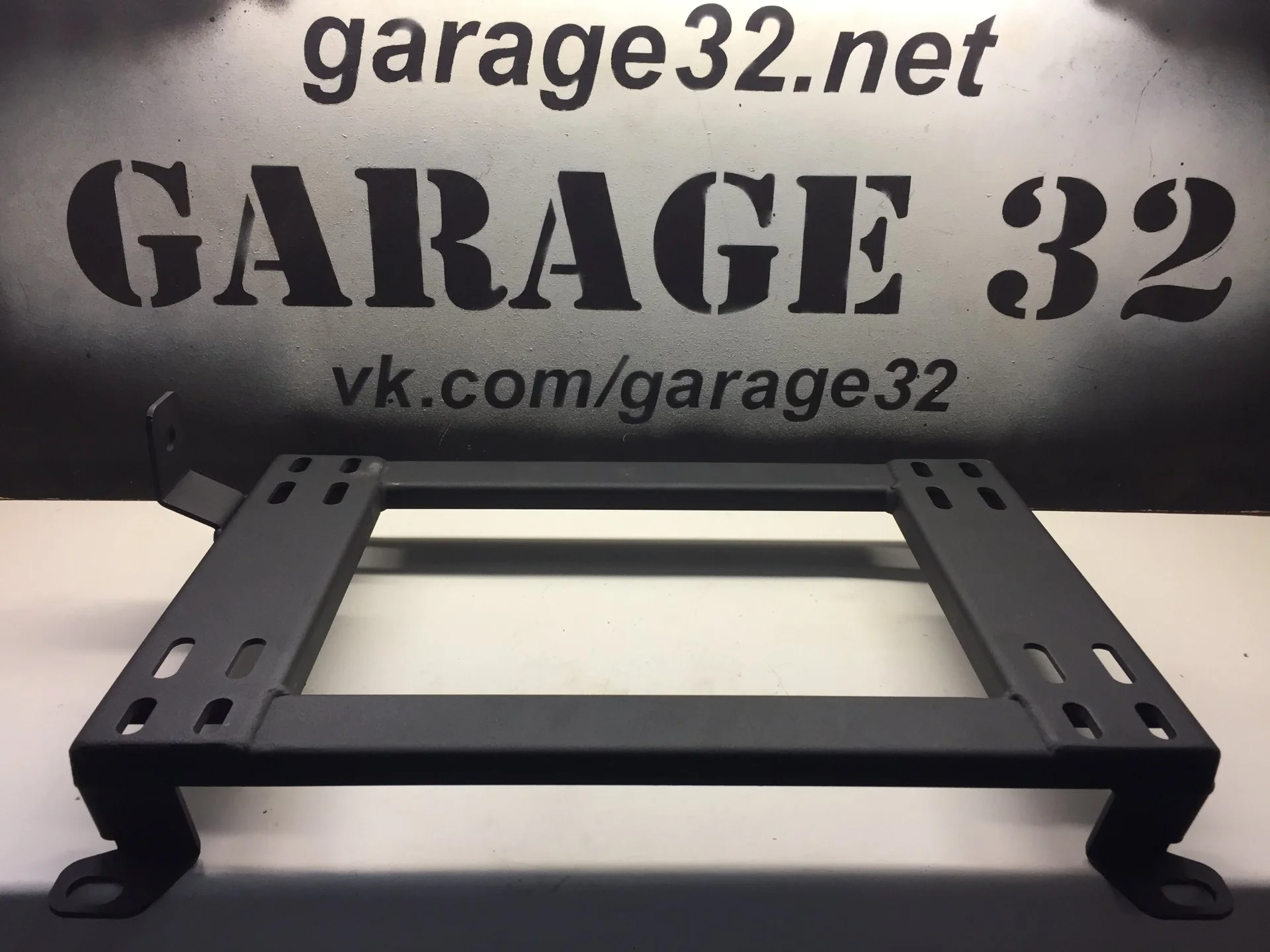 Опора сидения левая "Garage 32" (BMW E30) - миниатюра 3