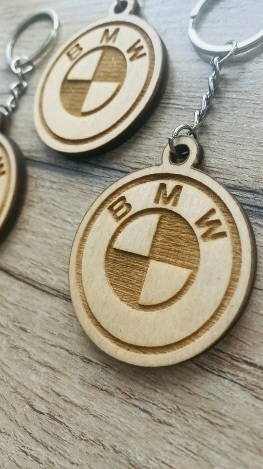 Брелок из дерева "BMW" гравировка - миниатюра 3