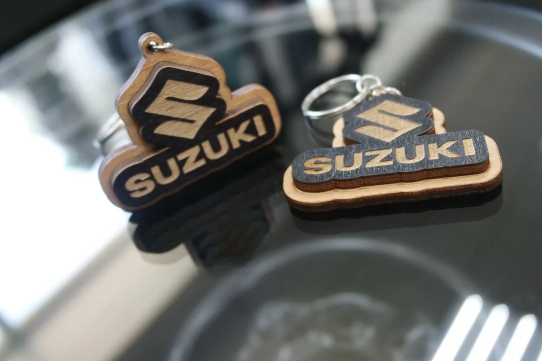 Брелок из дерева "SUZUKI"