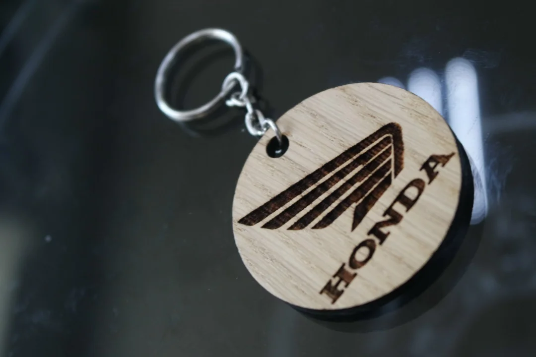 Брелок из дерева "HONDA" - изображение 1