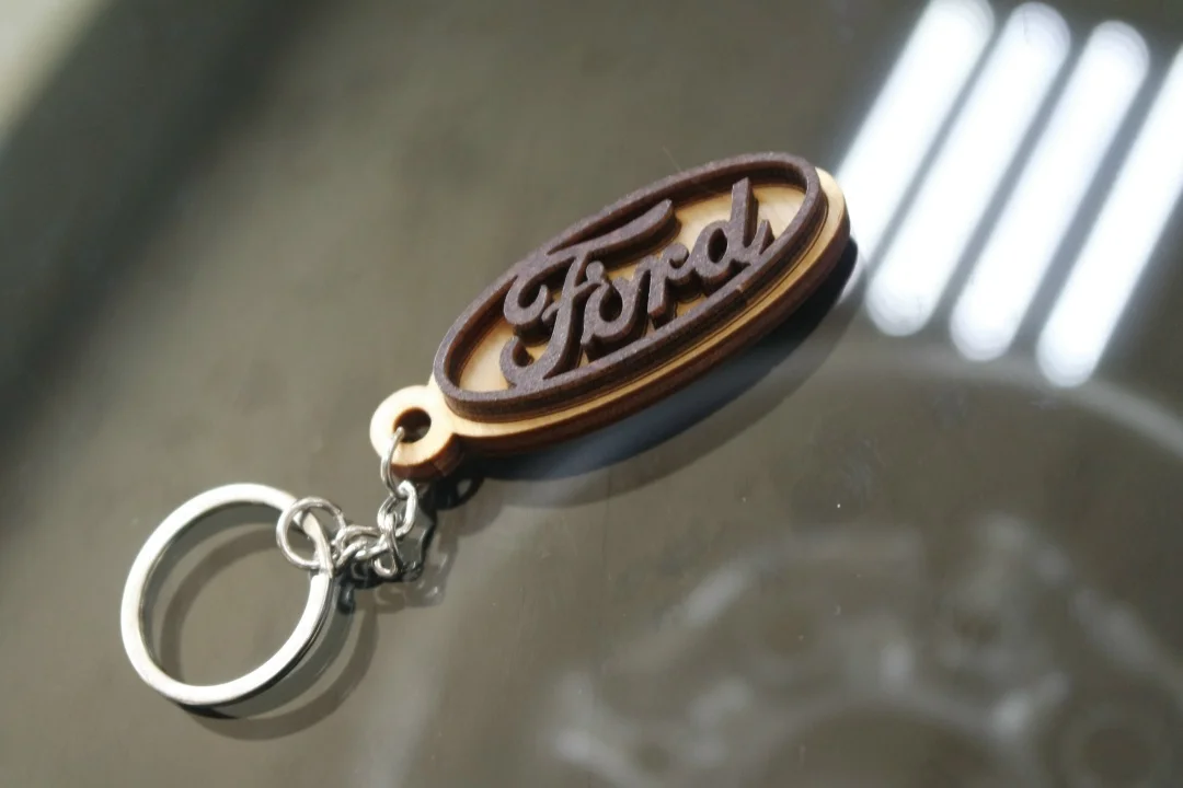 Брелок деревянный "FORD" - изображение 1