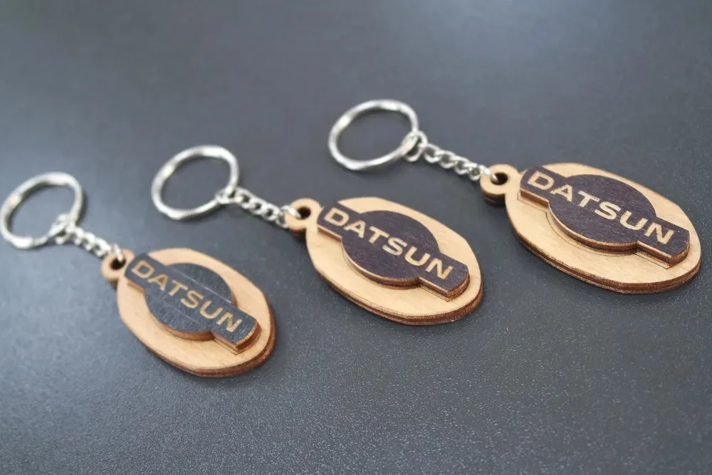 Брелок из дерева "DATSUN" - миниатюра 2