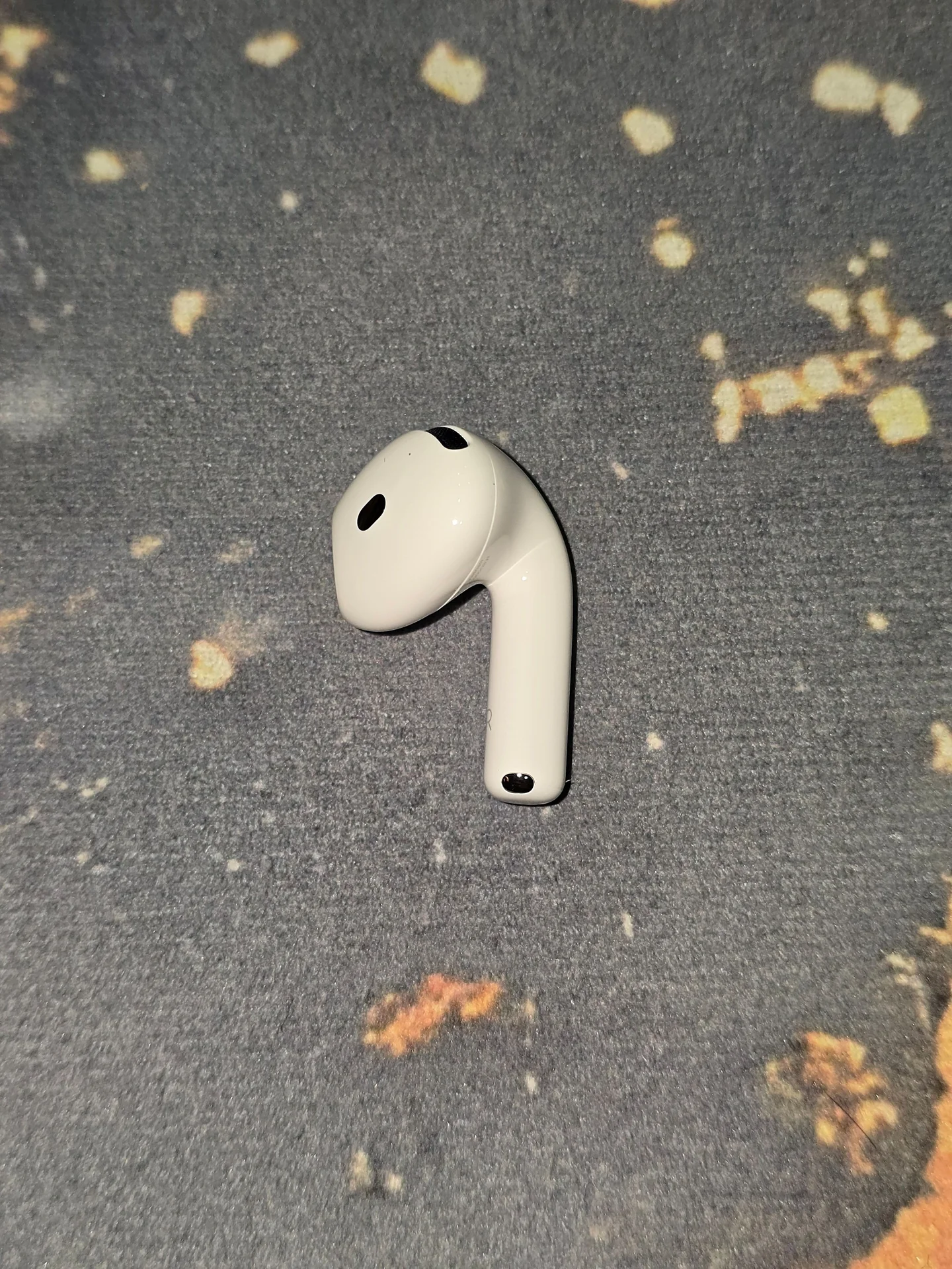 Правый наушник Apple Airpods 4 с шумодавом - изображение 1