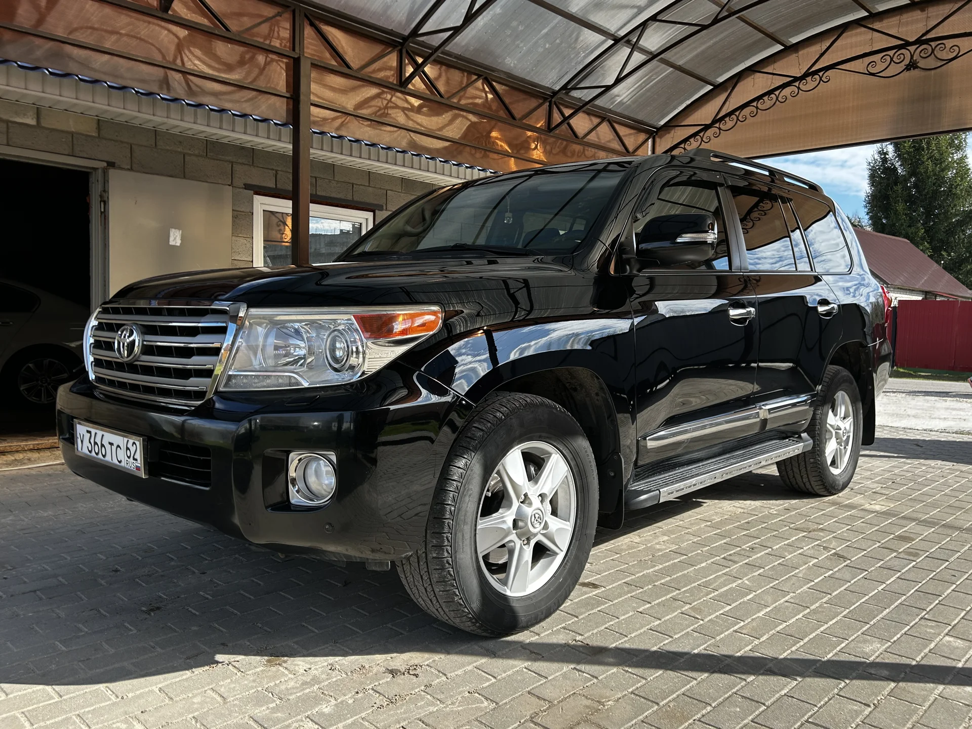 Toyota Land Cruiser 200 - изображение 1