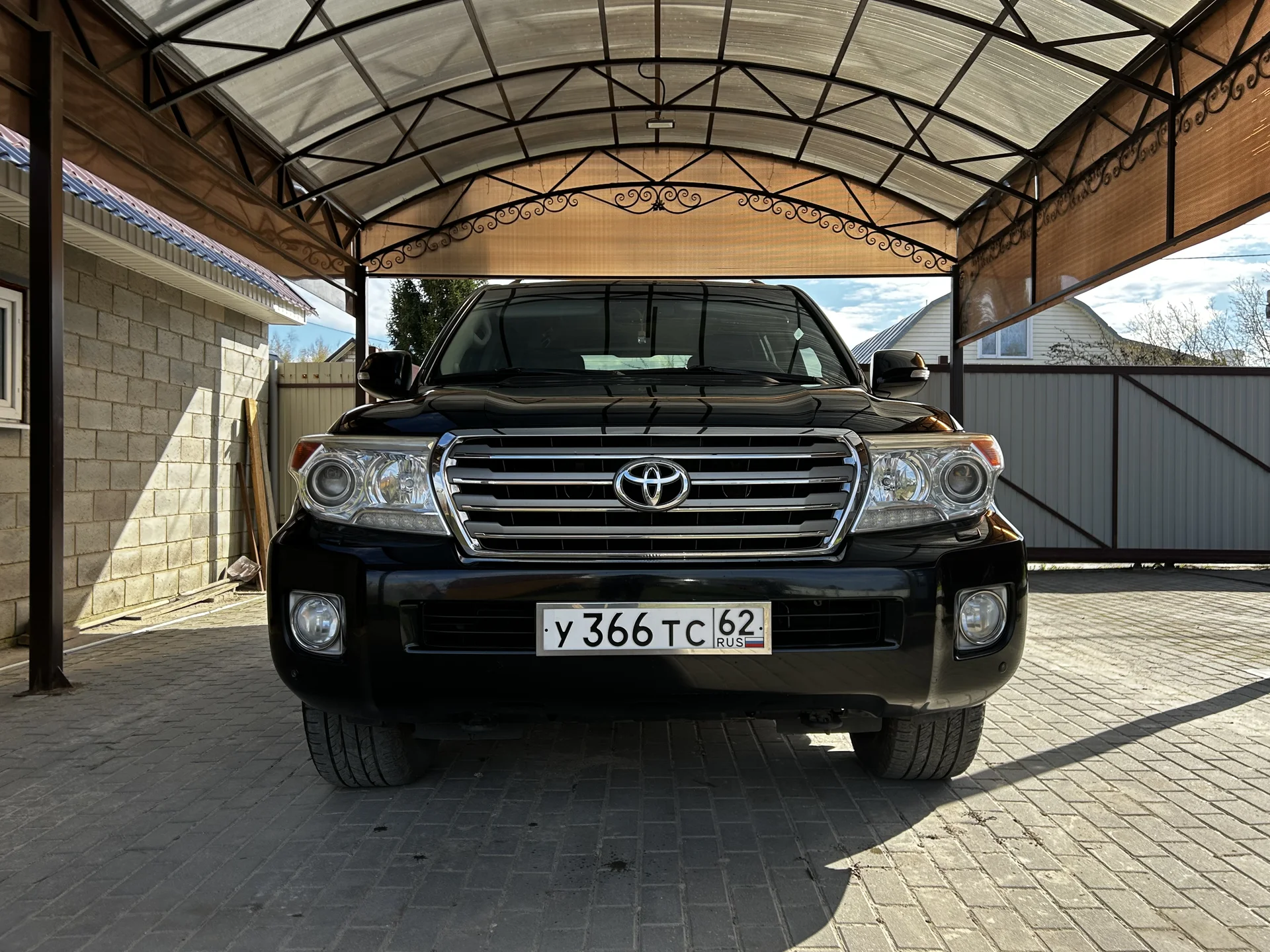 Toyota Land Cruiser 200 - миниатюра 2