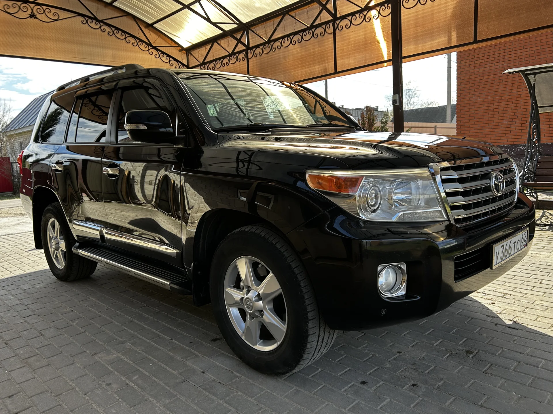 Toyota Land Cruiser 200 - миниатюра 3