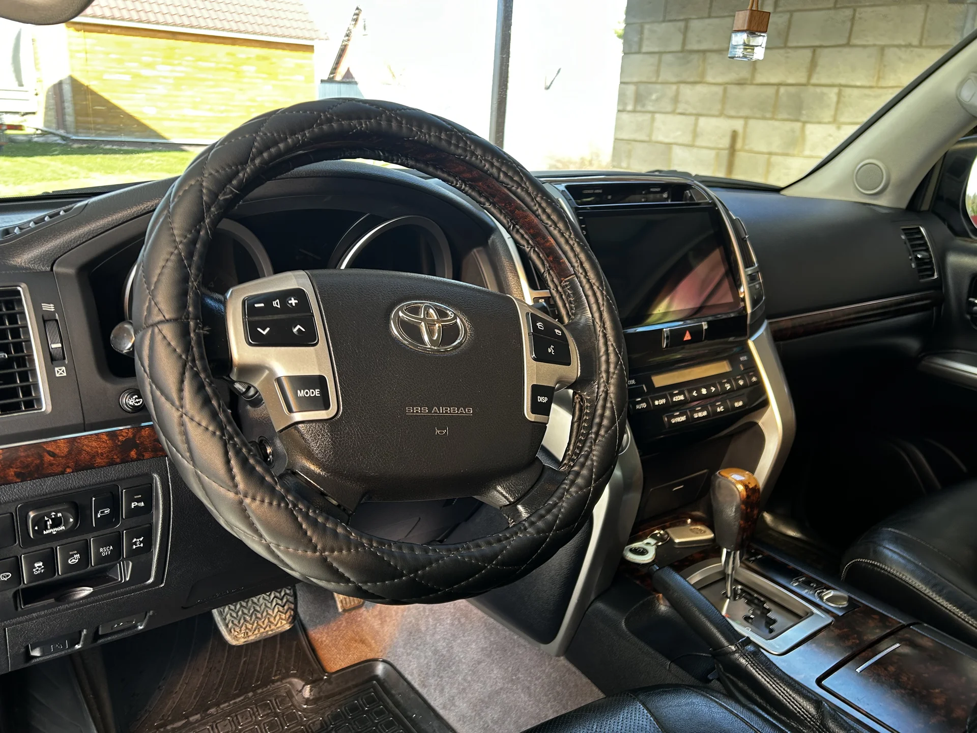 Toyota Land Cruiser 200 - миниатюра 8
