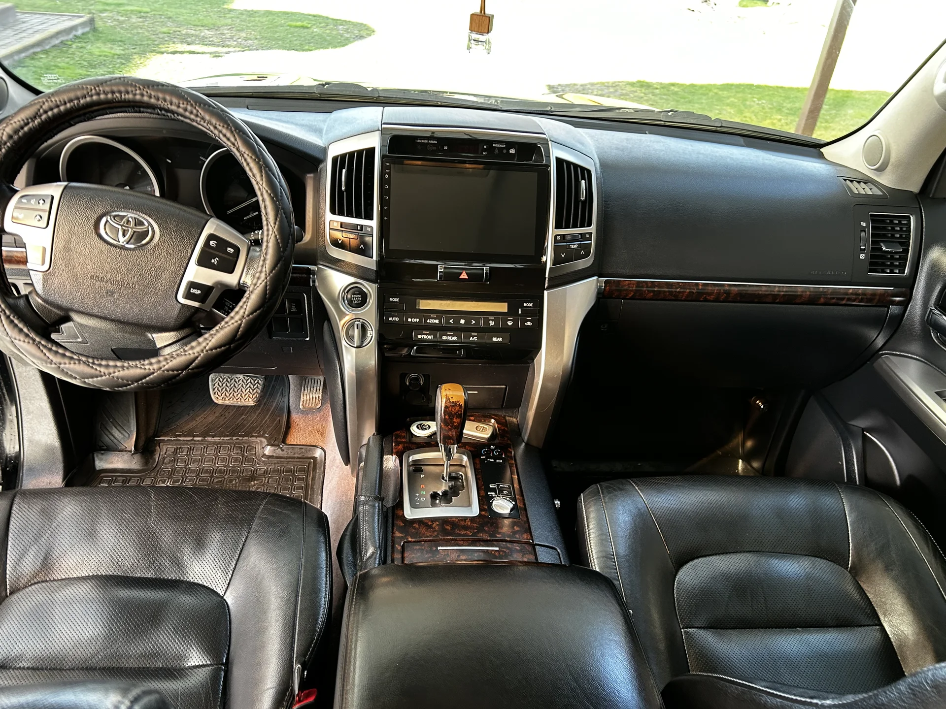 Toyota Land Cruiser 200 - миниатюра 12