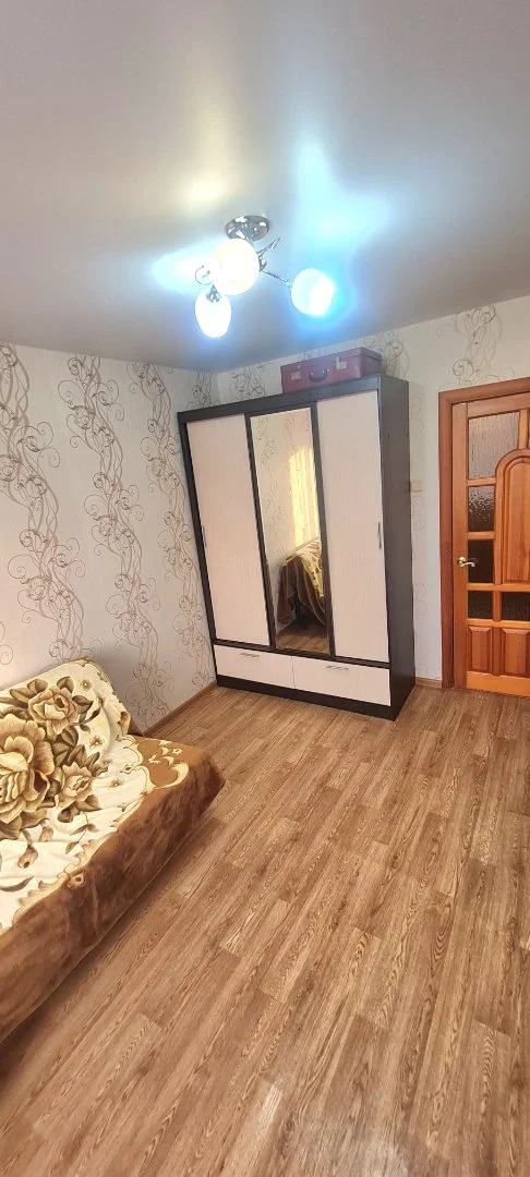Свободная 2-комн.квартира с ремонтом на среднем этаже - миниатюра 10