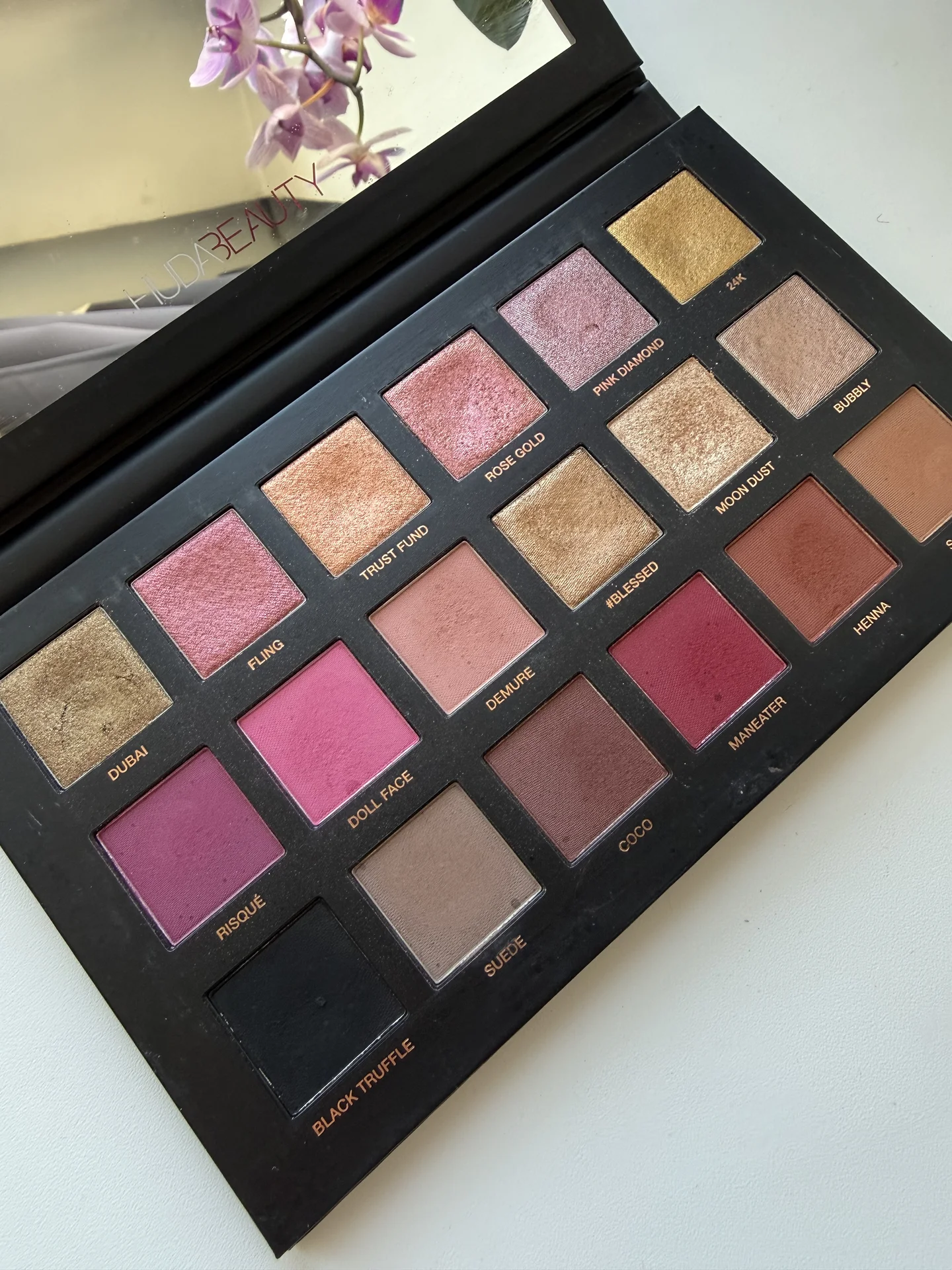 Палетка Huda beauty и shik - миниатюра 2