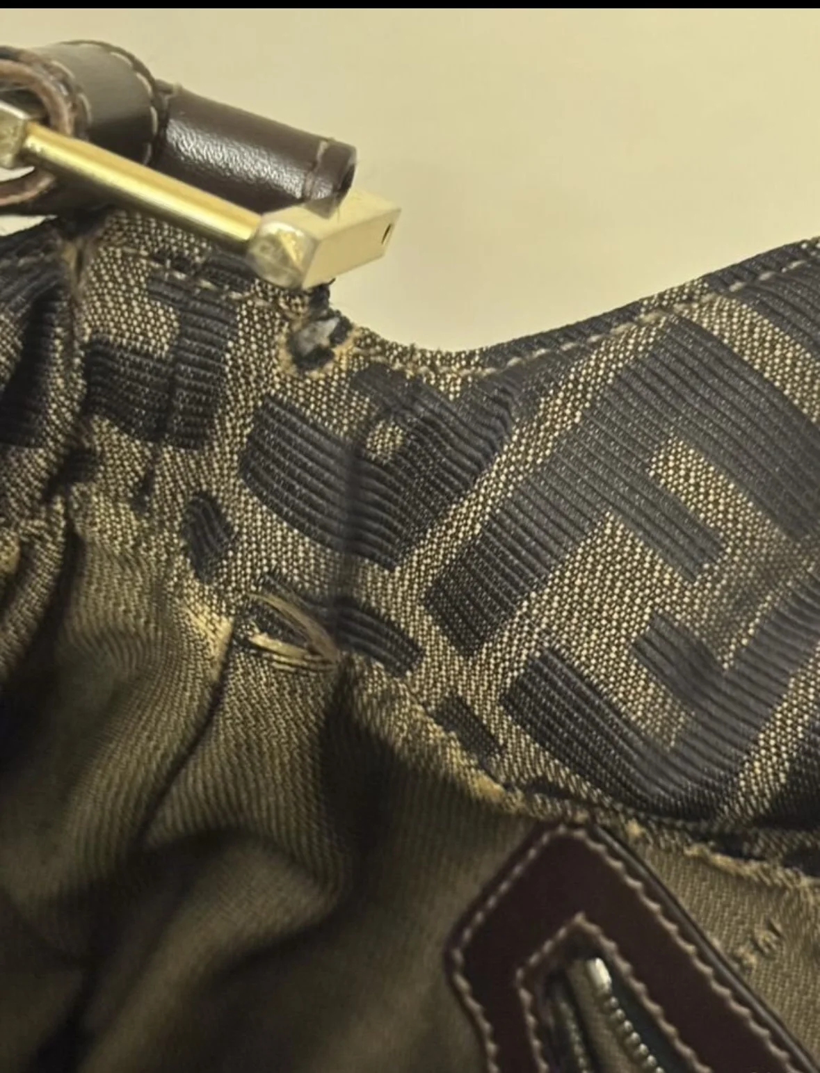 Fendi Zucca Canvas Shoulder Bag сумка фенди - миниатюра 10