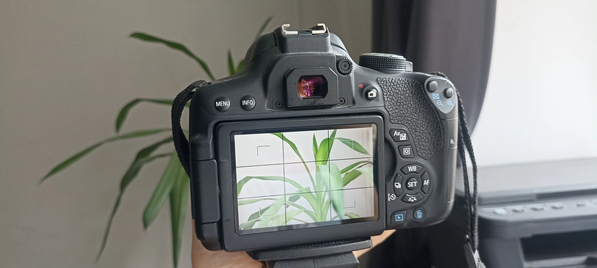 Зеркальный фотоаппарат Canon D600 - изображение 1