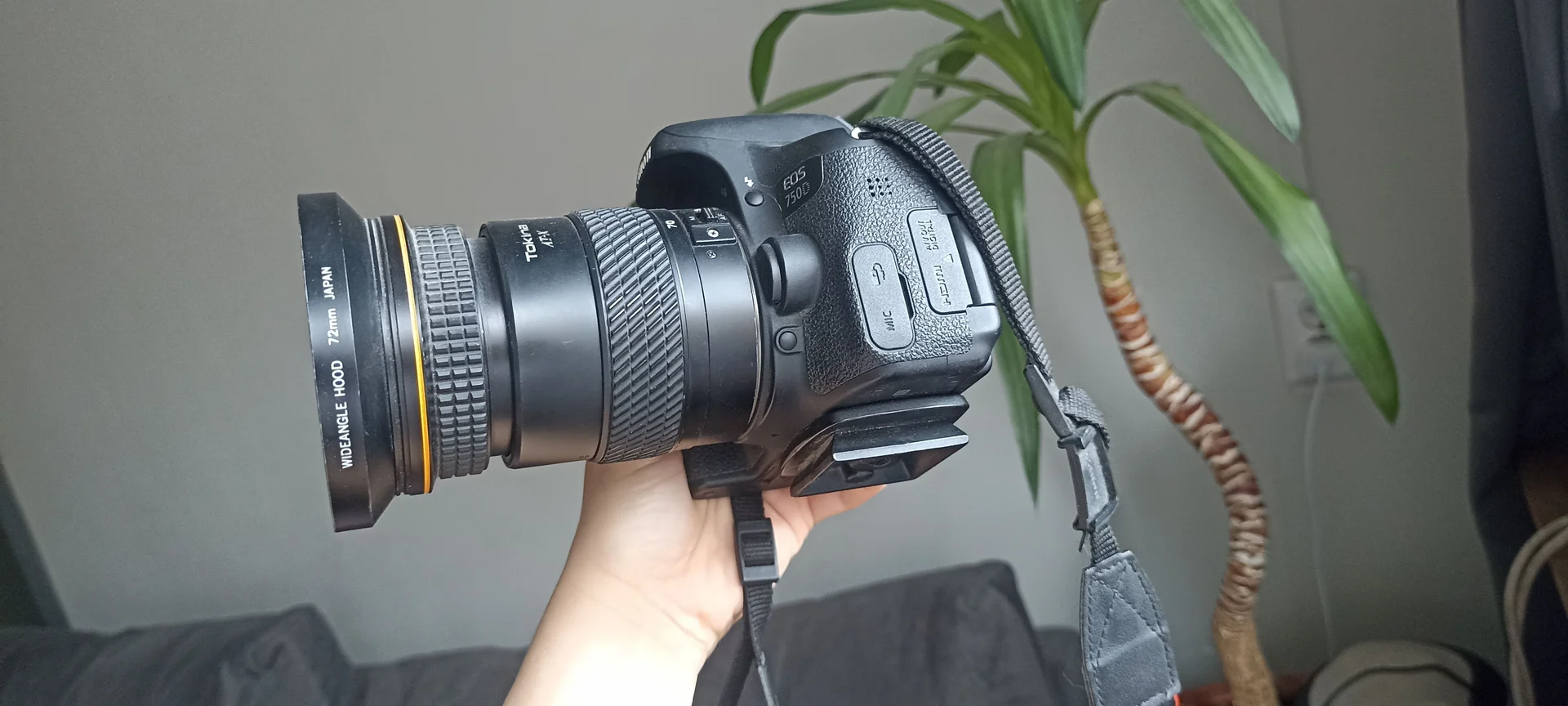Зеркальный фотоаппарат Canon D600 - миниатюра 2