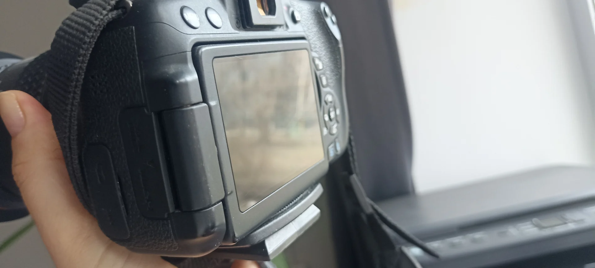 Зеркальный фотоаппарат Canon D600 - миниатюра 3