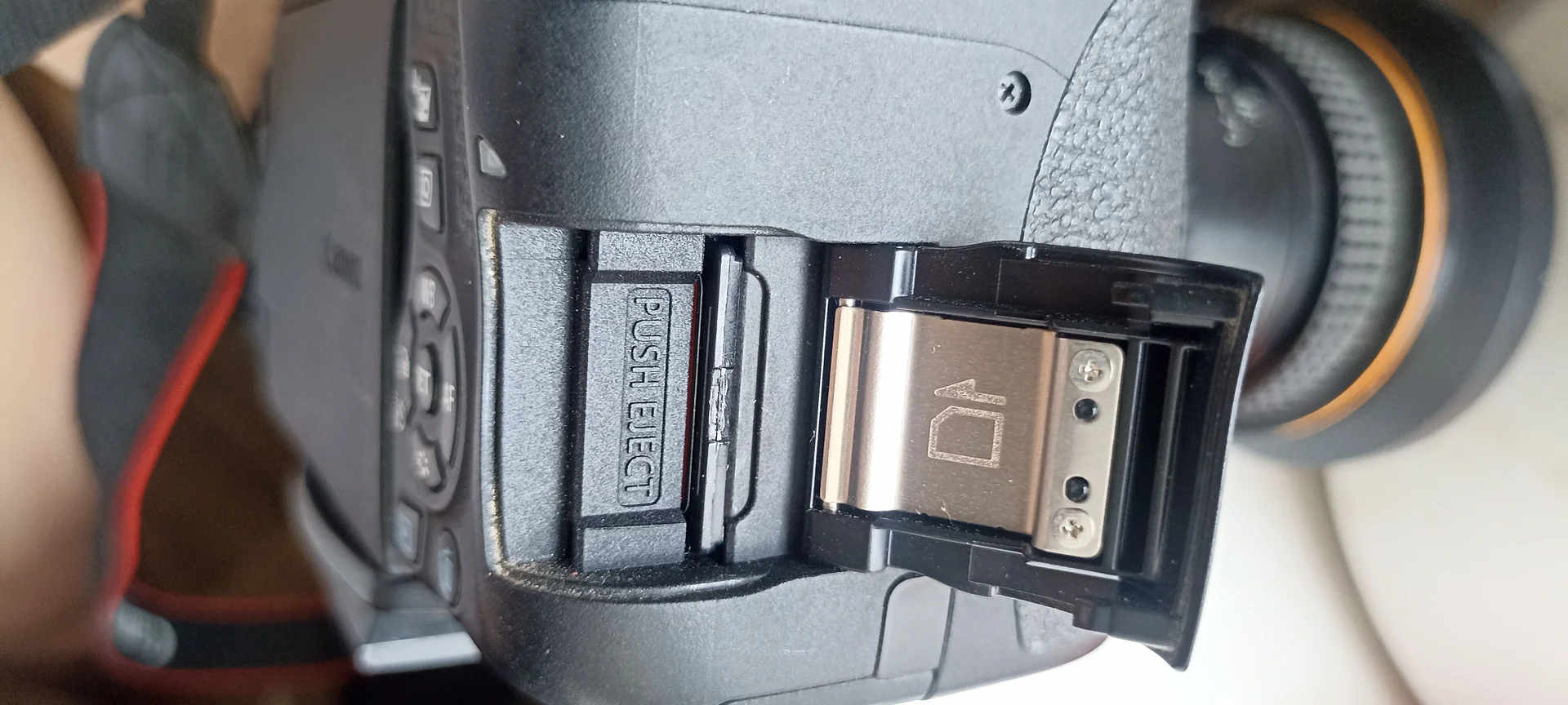 Зеркальный фотоаппарат Canon D600 - миниатюра 5