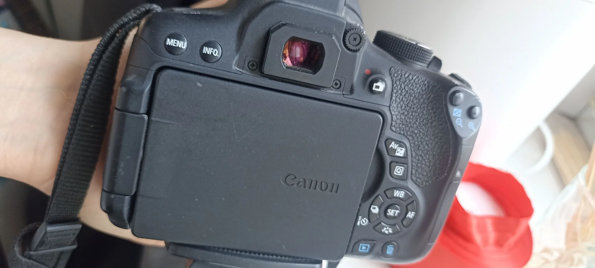 Зеркальный фотоаппарат Canon D600 - миниатюра 8