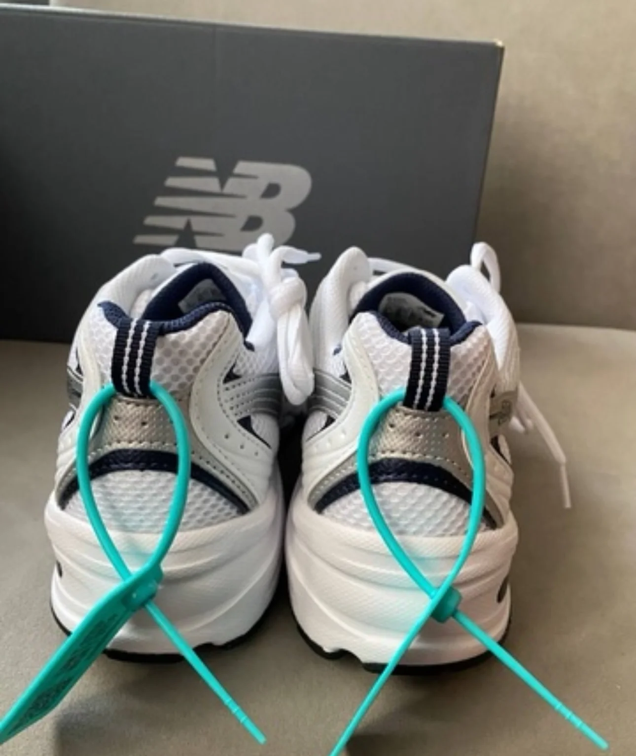Кроссовки New Balance новые оригинальные в коробке - миниатюра 2