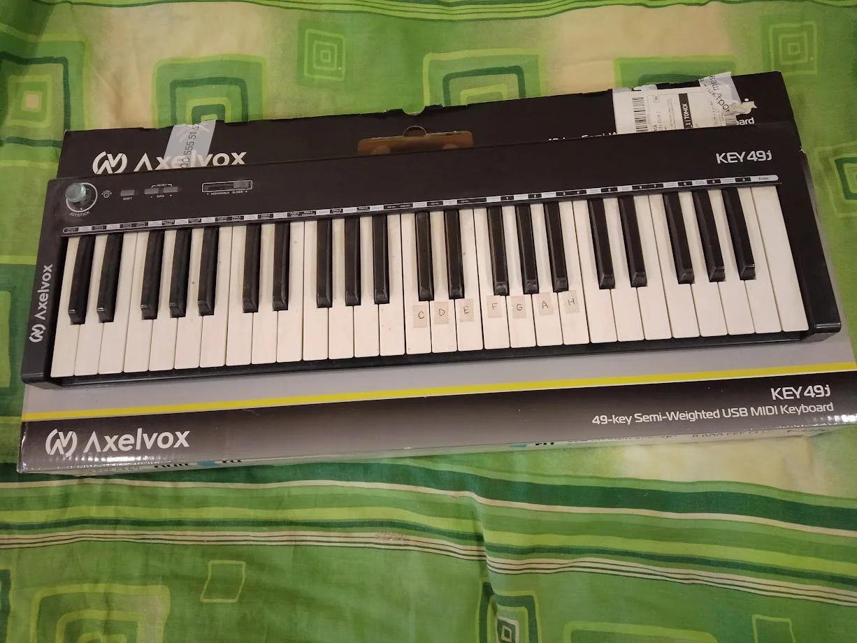 Продам MIDI-клавиатуру AxelVox - изображение 1