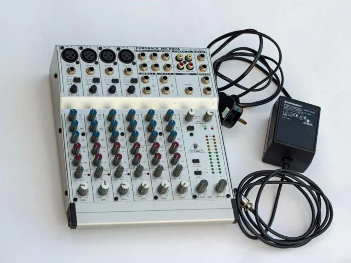 Микшерный пульт Behringer Eurorack MX 802A - миниатюра 3