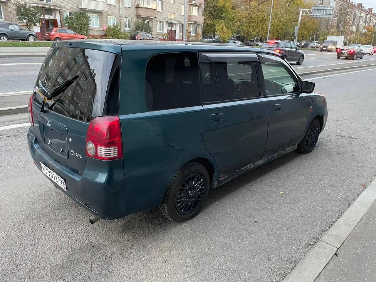 Mitsubishi dion 2001 - миниатюра 3