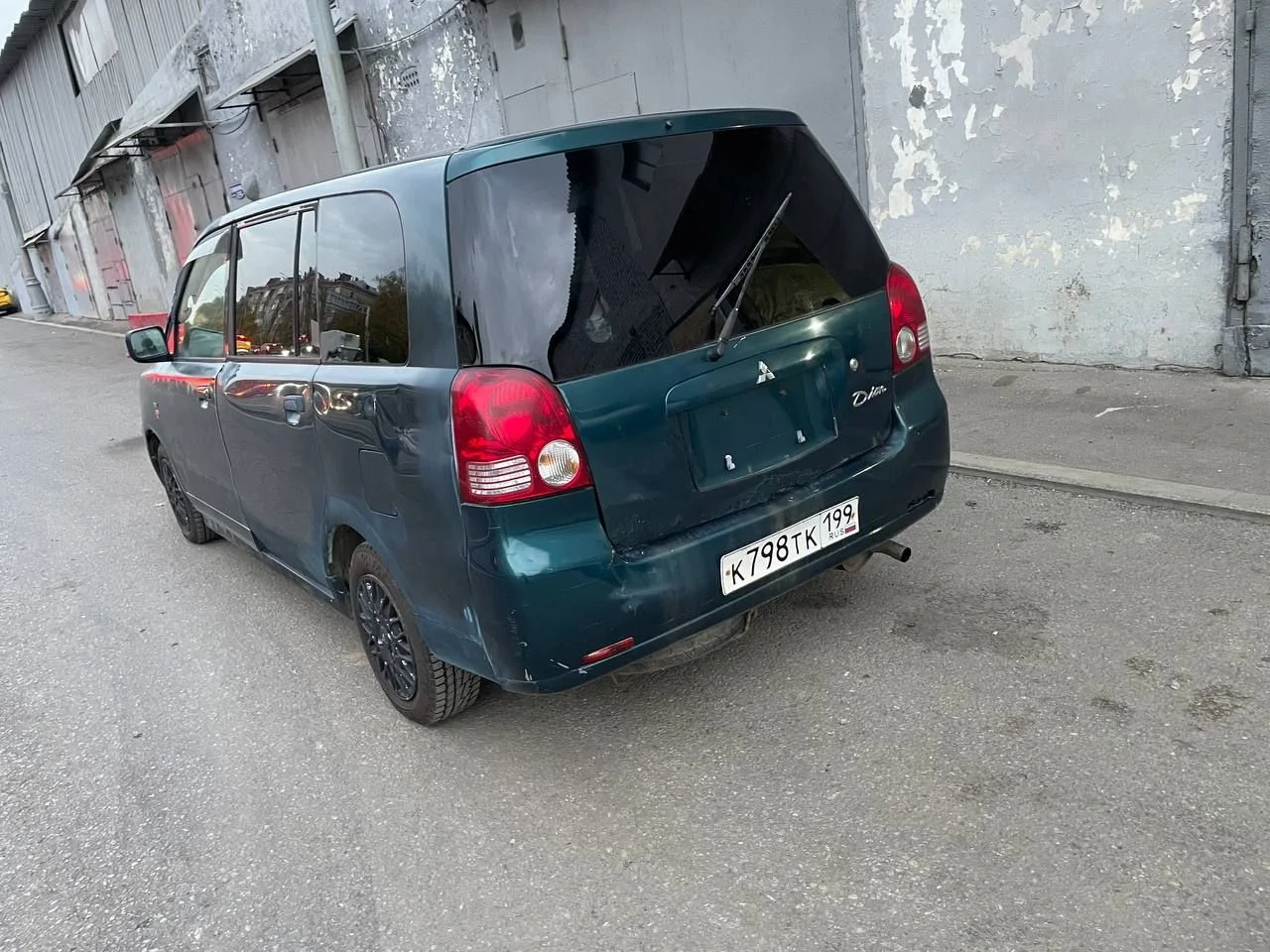 Mitsubishi dion 2001 - миниатюра 5