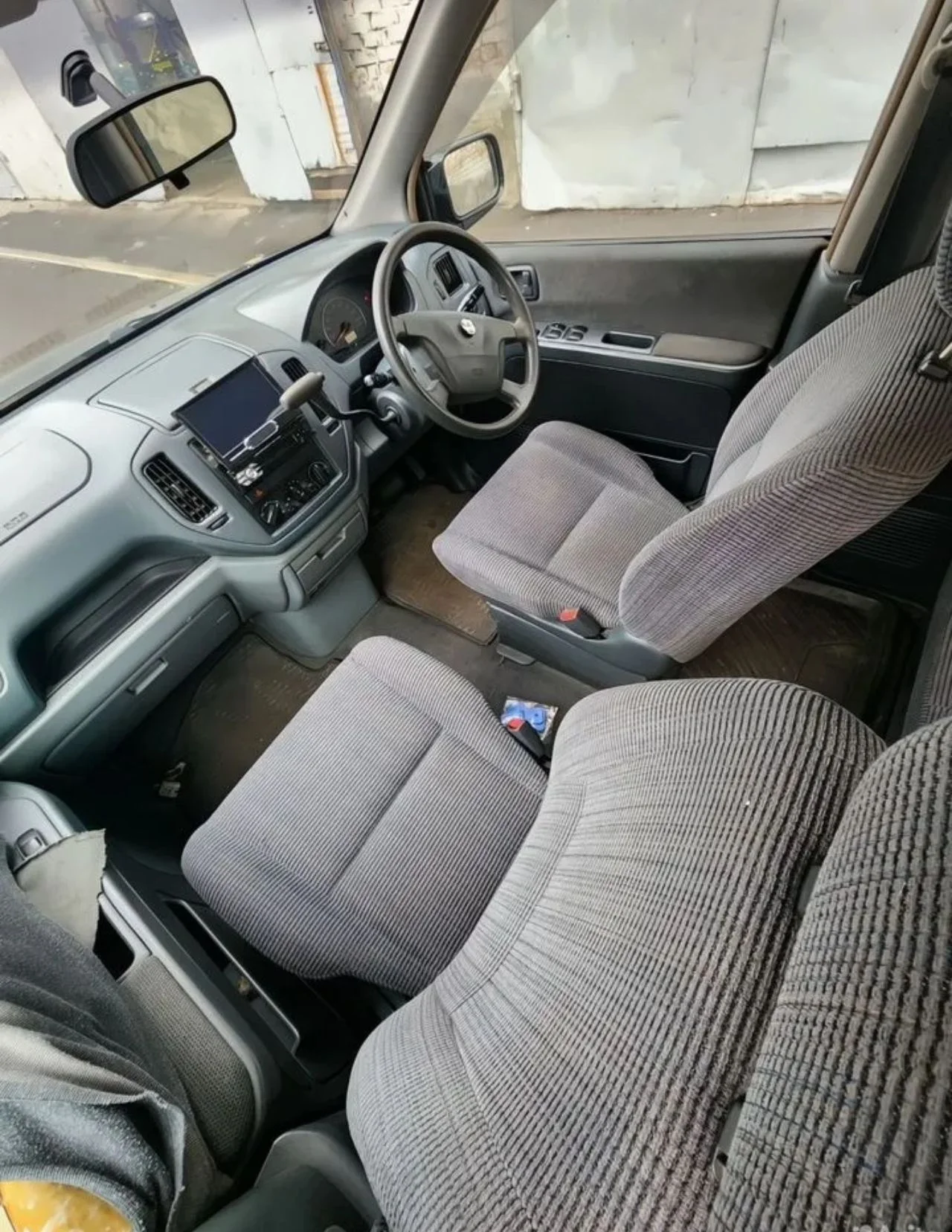 Mitsubishi dion 2001 - миниатюра 7