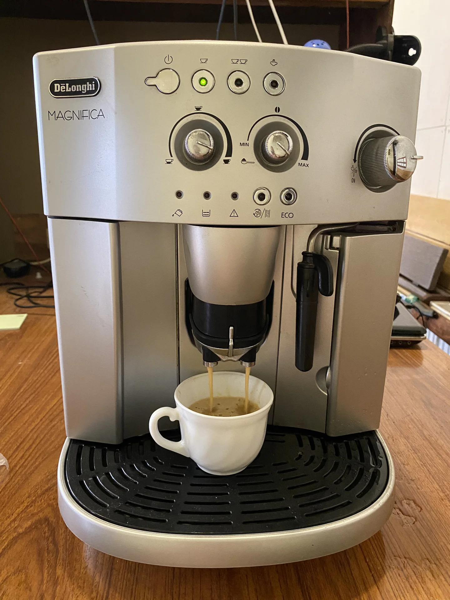 Кофеварка delonghi magnifica - изображение 1