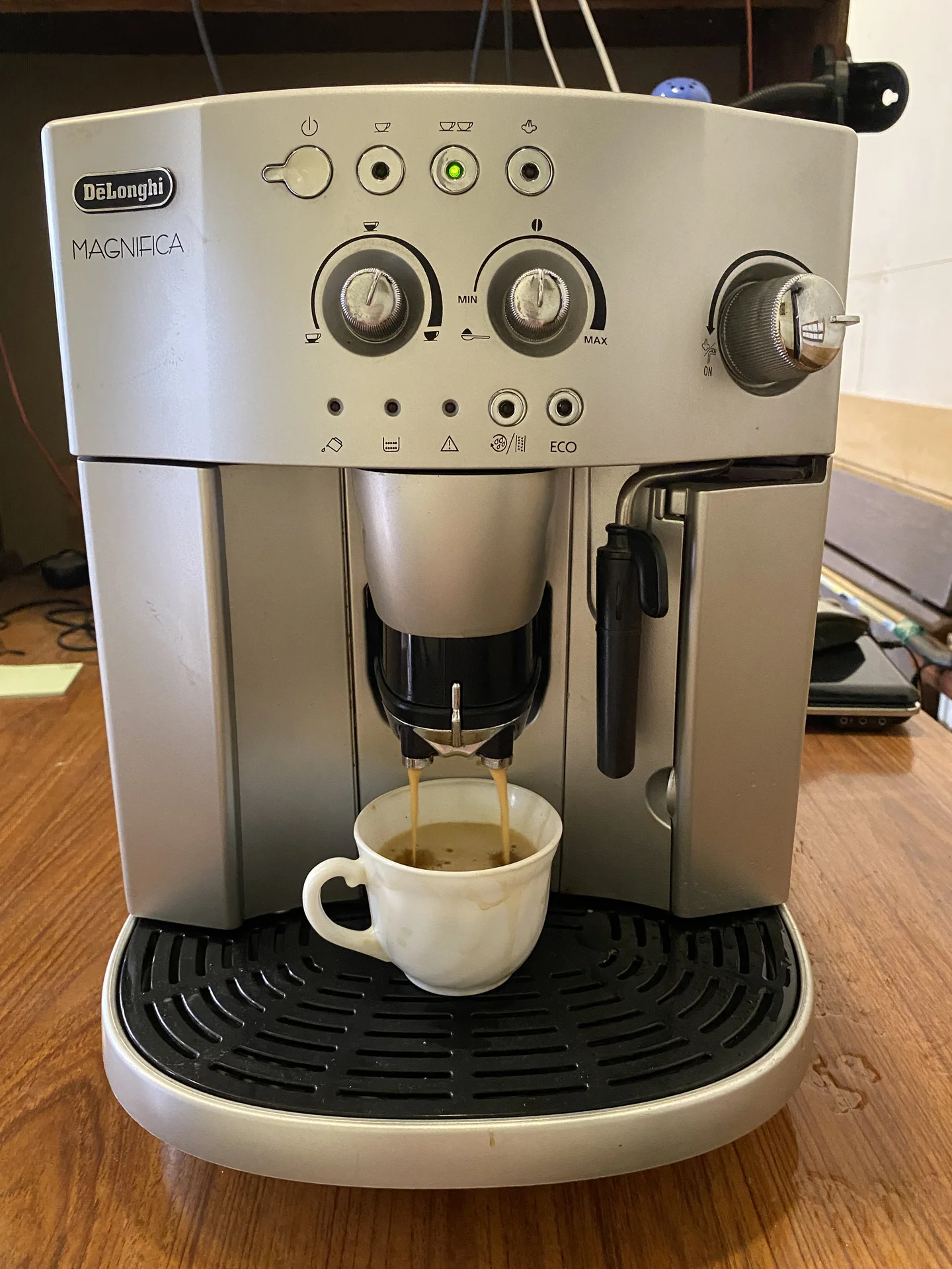 Кофеварка delonghi magnifica - миниатюра 3