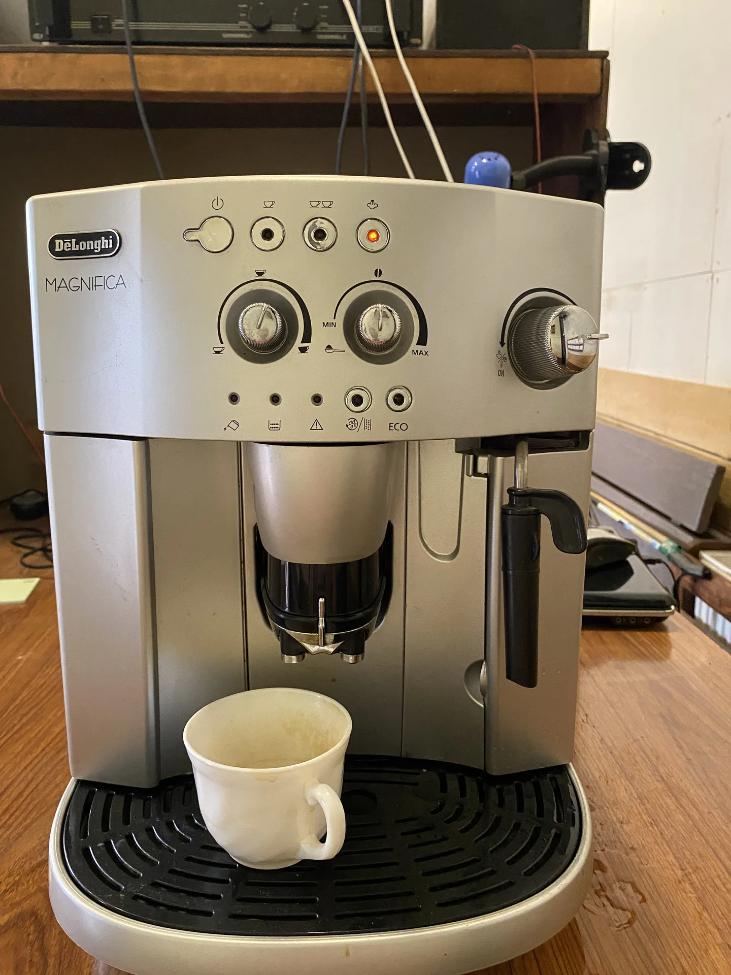 Кофеварка delonghi magnifica - миниатюра 4